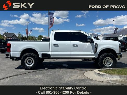 Used 2023 Ford F250 Lariat w/ Lariat Ultimate Package AWD/4WD image 8