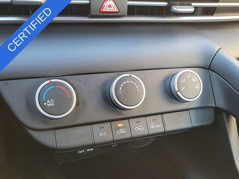 Used 2024 Hyundai Elantra SE image 26