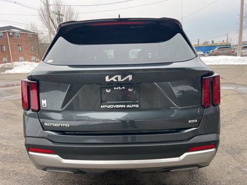 Certified 2024 Kia Sorento S image 4