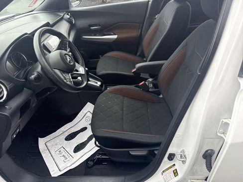 Used 2018 Nissan Kicks SR w/ Interior Electronics Package image 14