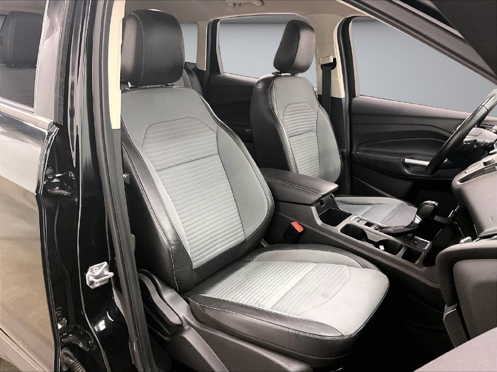 Used 2018 Ford Escape SE w/ SE Sport Appearance Package AWD/4WD image 28