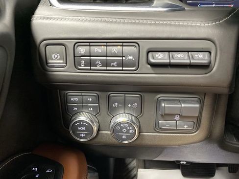 Used 2023 GMC Yukon XL Denali Ultimate image 28