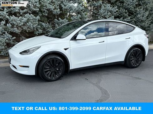 Used 2023 Tesla Model Y Long Range AWD/4WD image 1
