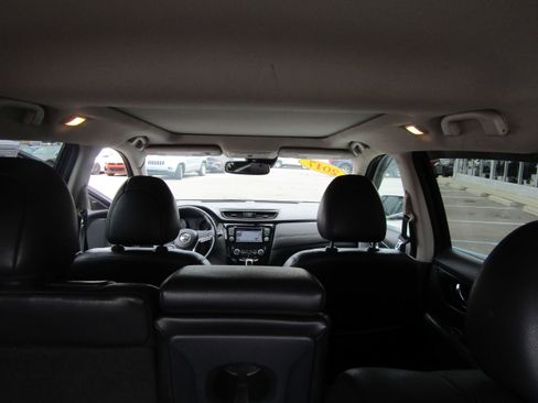 Used 2017 Nissan Rogue SL w/ SL Premium Package image 31