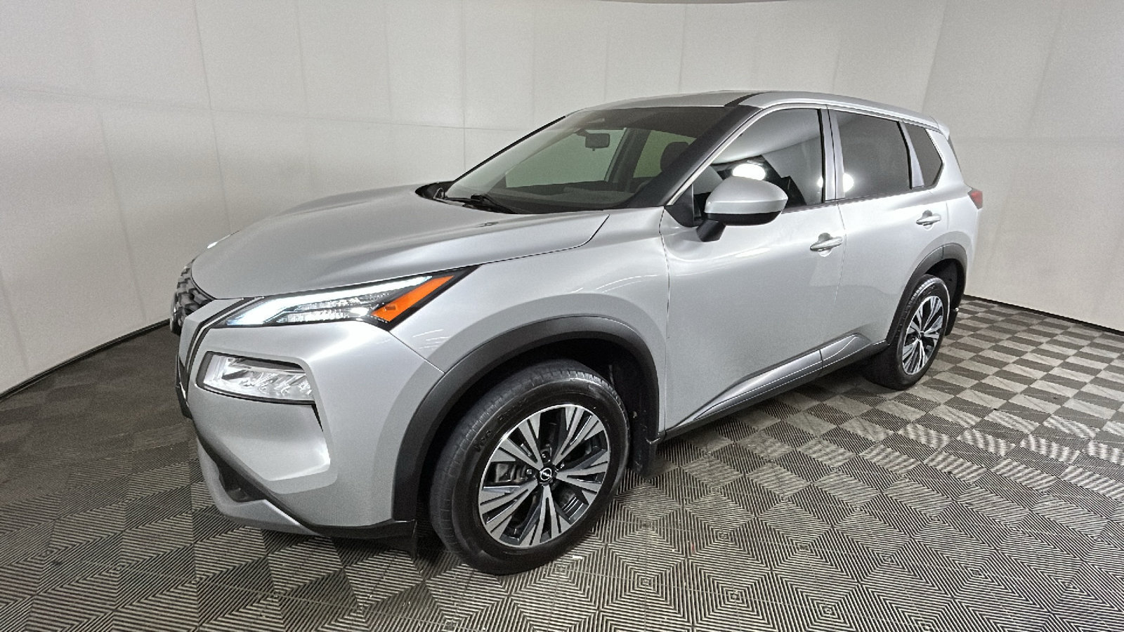 Used 2023 Nissan Rogue SV FWD image 8