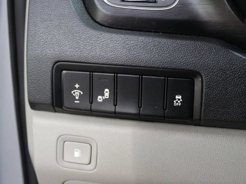 Used 2019 Kia Sedona EX FWD image 17