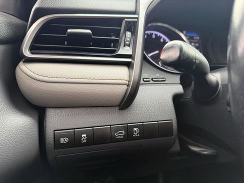 Used 2020 Toyota Camry SE image 13