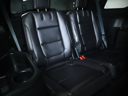 Used 2018 Ford Explorer XLT w/ Equipment Group 202A FWD image 35