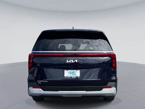 Used 2025 Kia Carnival FWD image 5