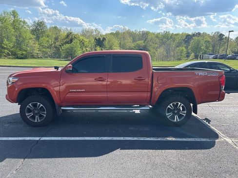 Used 2017 Toyota Tacoma TRD Sport w/ Premium & Technology Package image 5