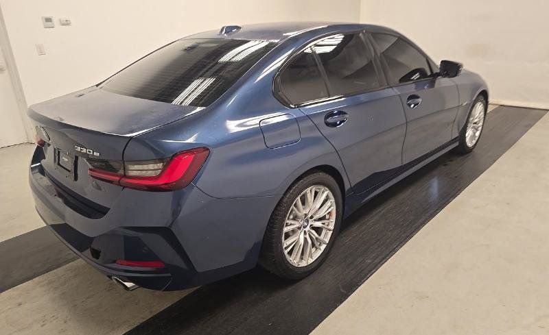 Used 2023 BMW 330e w/ Driving Assistance Package RWD image 4
