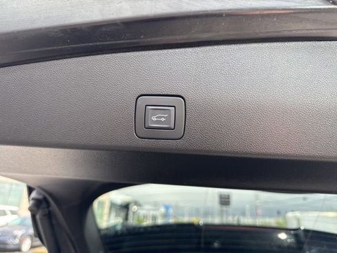 Used 2023 Buick Encore GX Select w/ Sport Touring Package FWD image 21