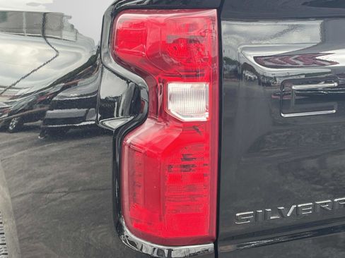 Used 2022 Chevrolet Silverado 1500 LT AWD/4WD image 36