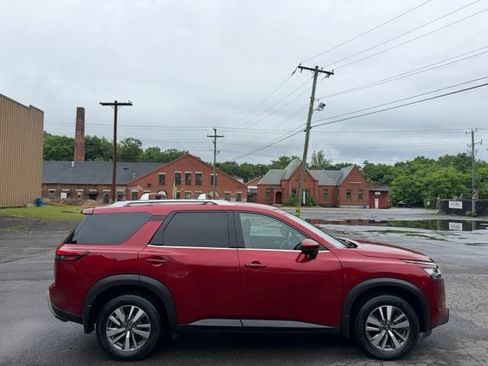 Used 2023 Nissan Pathfinder SL AWD/4WD image 4