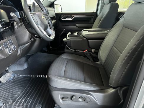Used 2025 Chevrolet Silverado 1500 LT AWD/4WD image 12