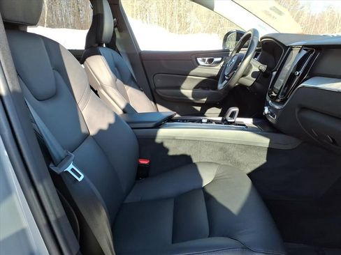 Used 2025 Volvo XC60 B5 Plus image 6