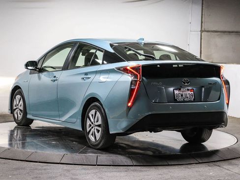 Certified 2018 Toyota Prius Two w/ Prius Two Safety Plus Package FWD image 3