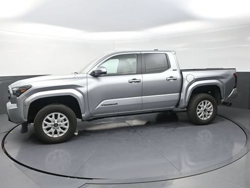 Used 2025 Toyota Tacoma SR5 AWD/4WD image 45