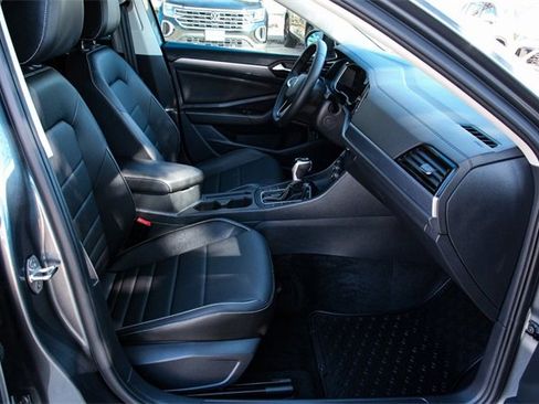 Used 2024 Volkswagen Jetta SE image 29