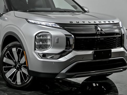 New 2025 Mitsubishi Outlander SE AWD/4WD image 2