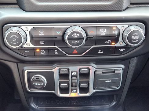 Used 2022 Jeep Wrangler Unlimited Sport AWD/4WD image 19