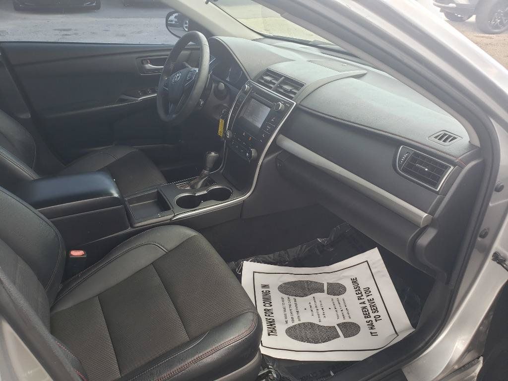 Used 2017 Toyota Camry SE FWD image 9