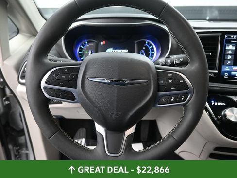 Used 2024 Chrysler Pacifica Limited FWD image 33