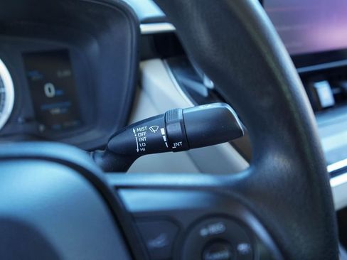 Used 2021 Toyota Corolla LE image 31
