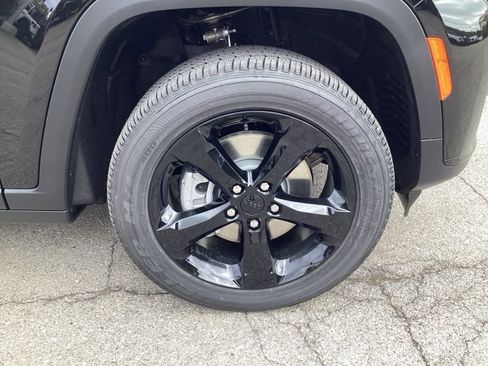New 2025 Jeep Grand Cherokee L Altitude AWD/4WD image 9