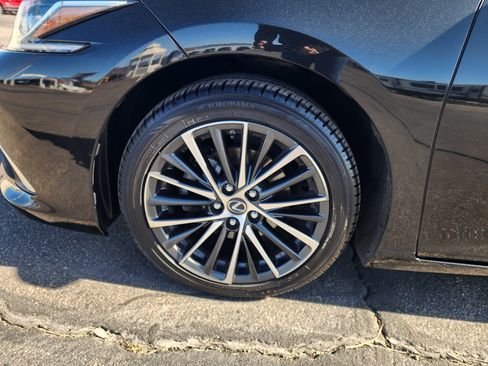 Used 2022 Lexus ES 300h w/ Premium Package image 9