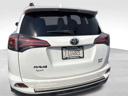 Used 2018 Toyota RAV4 XLE AWD/4WD image 16