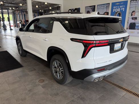 New 2026 Chevrolet Traverse LT w/ Driver Confidence Package AWD/4WD image 10