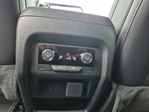Used 2026 Chevrolet Traverse Z71 w/ Enhanced Driving Package AWD/4WD image 30