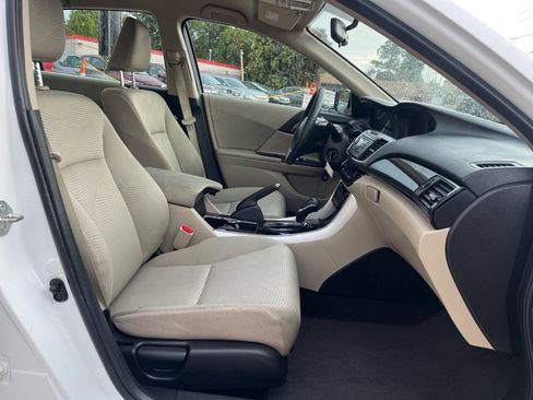 Used 2017 Honda Accord LX image 17