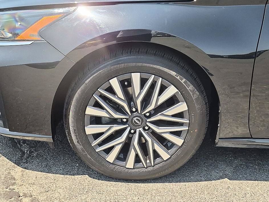Used 2024 Nissan Altima 2.5 SV FWD image 10