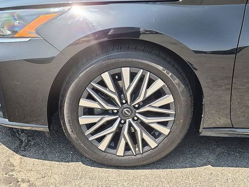 Used 2024 Nissan Altima 2.5 SV FWD image 10