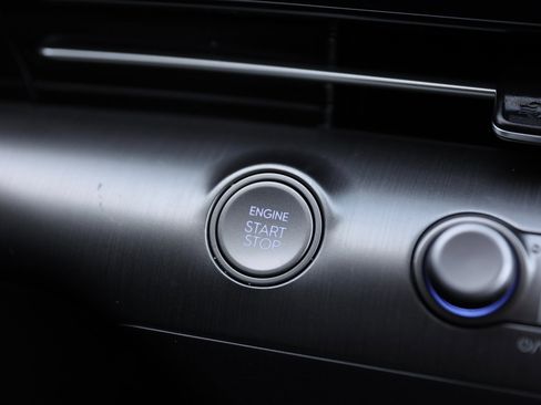 Certified 2025 Hyundai Kona SEL image 27