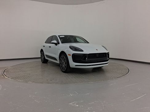 New 2026 Porsche Macan image 9