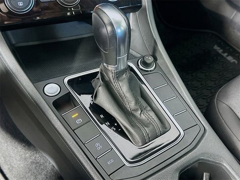 Used 2019 Volkswagen Jetta SE w/ Cold Weather Package image 16