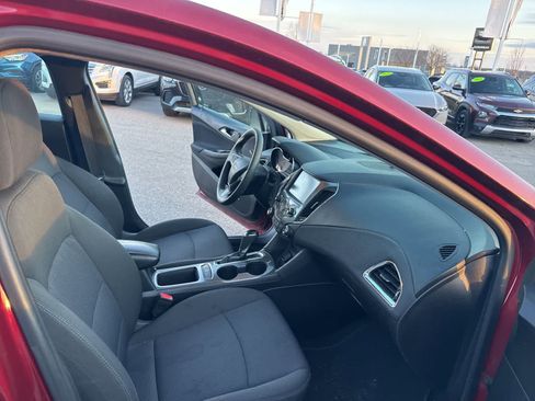 Used 2017 Chevrolet Cruze LT w/ Sun And Sound Package image 25