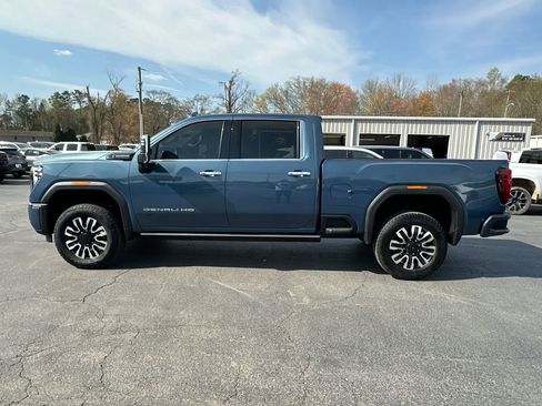 Used 2024 GMC Sierra 2500 Denali Ultimate AWD/4WD image 9