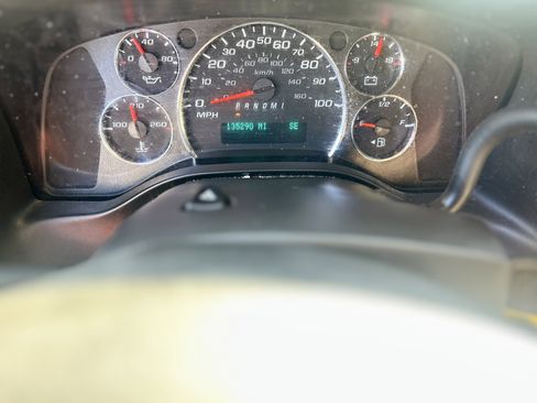 Used 2019 Chevrolet Express 3500 w/ Driver Convenience Package image 16