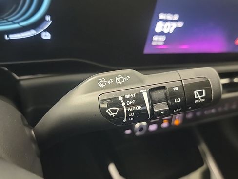 Used 2025 Kia Niro EX image 26