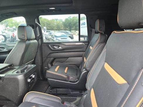 Used 2022 GMC Yukon XL AT4 w/ Technology Package AWD/4WD image 8