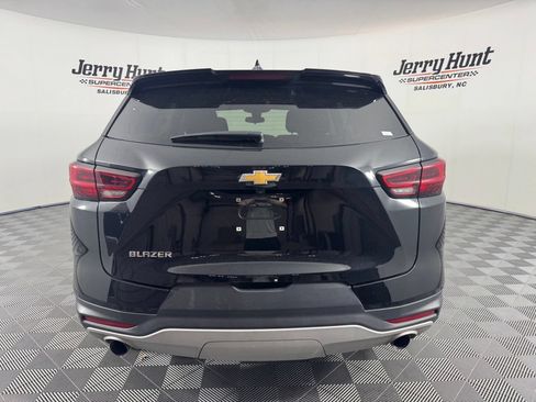 Used 2025 Chevrolet Blazer LT FWD image 8