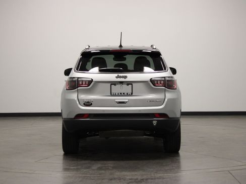 Used 2025 Jeep Compass Limited AWD/4WD image 7