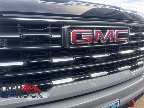 Used 2024 GMC Sierra 2500 AT4 AWD/4WD image 36