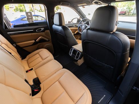 Used 2016 Porsche Cayenne AWD/4WD image 28