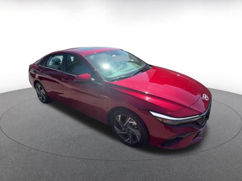 Used 2025 Hyundai Elantra SEL FWD image 2