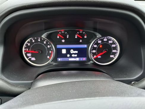 Used 2023 GMC Acadia SLT w/ Preferred Package image 12